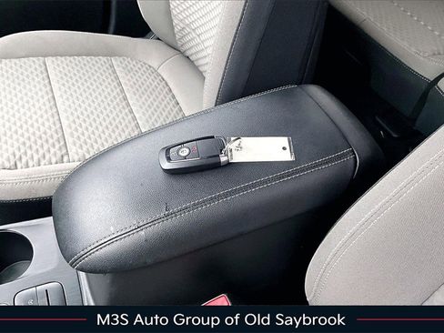 Used 2022 Ford Escape SE image 34