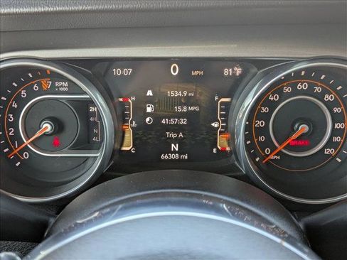 Used 2018 Jeep Wrangler Unlimited Sahara AWD/4WD image 10