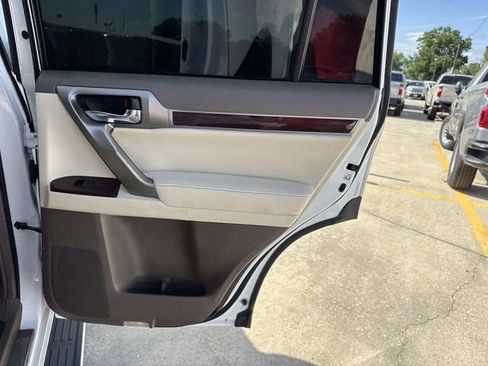 Used 2019 Lexus GX 460 Premium w/ Premium Package AWD/4WD image 25