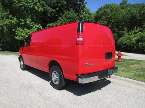 Used 2017 Chevrolet Express 2500 RWD image 26