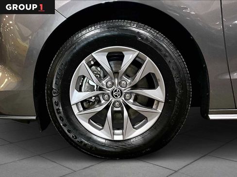 Certified 2021 Toyota Sienna XLE image 11