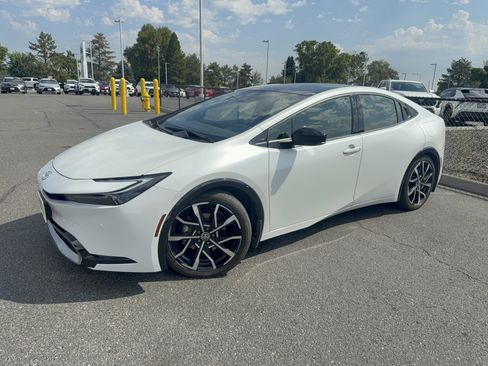 Used 2023 Toyota Prius Prime FWD image 32