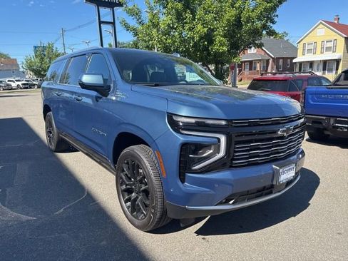 Used 2026 Chevrolet Suburban High Country AWD/4WD image 4