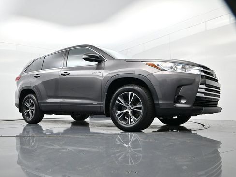 Used 2018 Toyota Highlander LE image 50