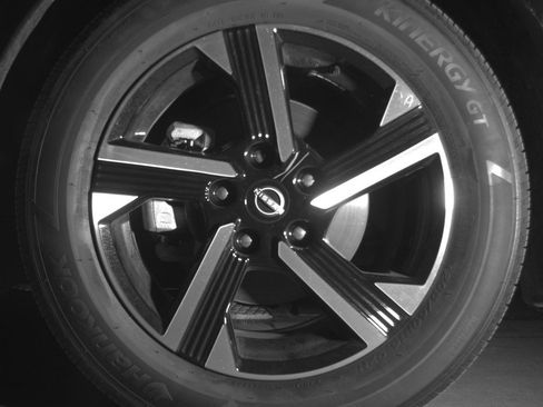 Used 2025 Nissan Sentra SV FWD image 12