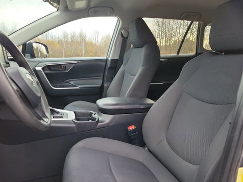 Used 2019 Toyota RAV4 LE image 14