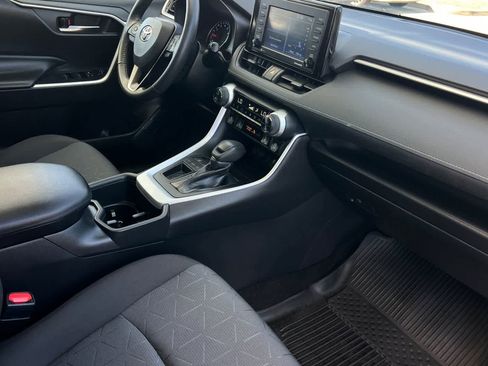 Used 2022 Toyota RAV4 XLE w/ Convenience Package FWD image 19