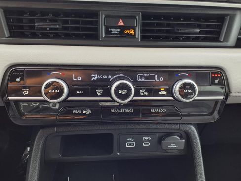 Used 2025 Honda Pilot Touring image 20
