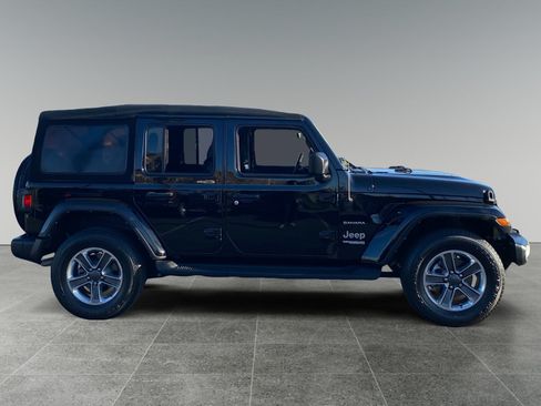 Used 2022 Jeep Wrangler Unlimited Sahara AWD/4WD image 6