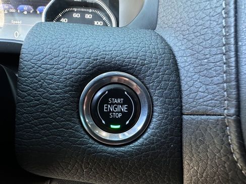 Used 2021 GMC Yukon Denali w/ Denali Premium Package image 36