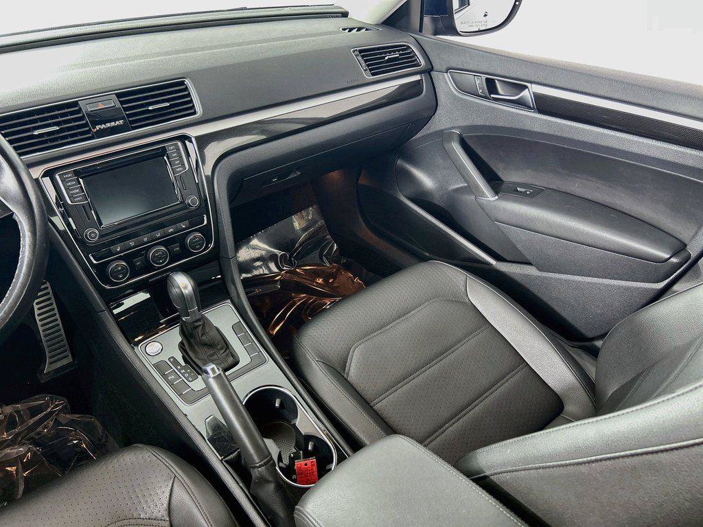 Used 2019 Volkswagen Passat 2.0T SE R-Line FWD image 24