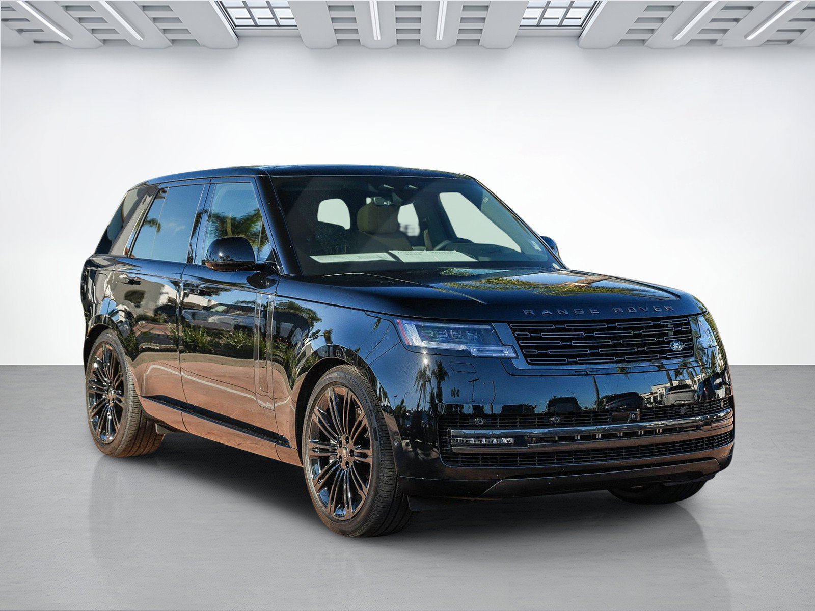 Certified 2025 Land Rover Range Rover SE AWD/4WD image 3