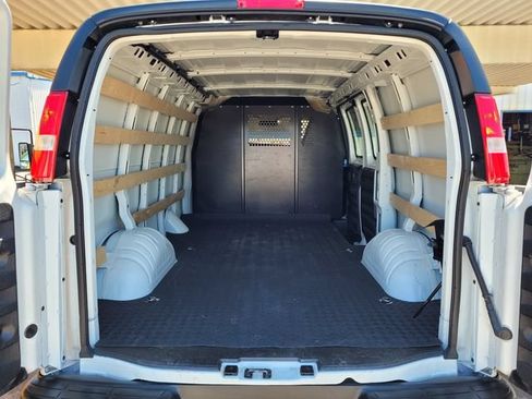 Used 2025 GMC Savana 2500 w/ Driver Convenience Package RWD image 27