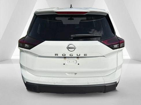 Used 2024 Nissan Rogue S FWD image 6