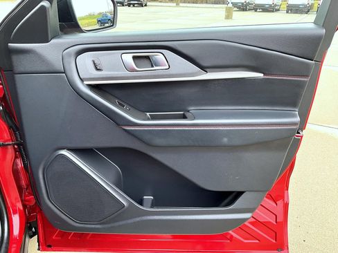 Used 2025 Ford Explorer ST-Line w/ ST-Line Street Pack AWD/4WD image 17