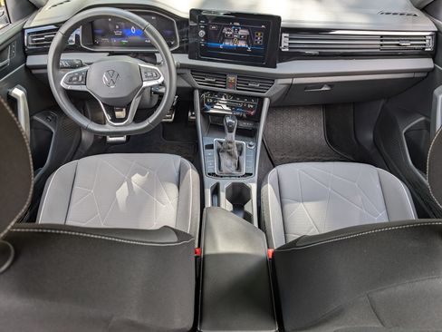 Used 2025 Volkswagen Jetta Sport FWD image 22