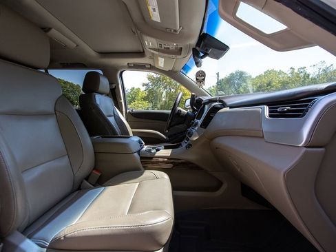 Used 2020 GMC Yukon XL SLT w/ Graphite Performance Edition image 19