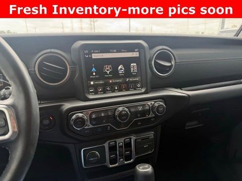 Used 2023 Jeep Wrangler Unlimited Sahara w/ Cold Weather Group AWD/4WD image 7