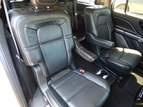 Used 2022 Lincoln Aviator Reserve image 6