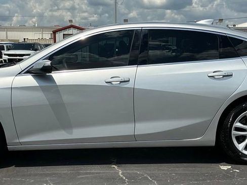 Used 2017 Chevrolet Malibu LT FWD image 12