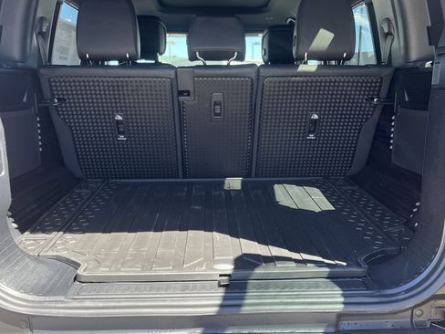 Used 2025 Land Rover Defender 110 X-Dynamic SE image 27