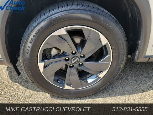 Used 2024 Nissan Rogue SV AWD/4WD image 9