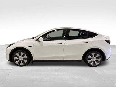 Used 2024 Tesla Model Y Long Range AWD/4WD image 2