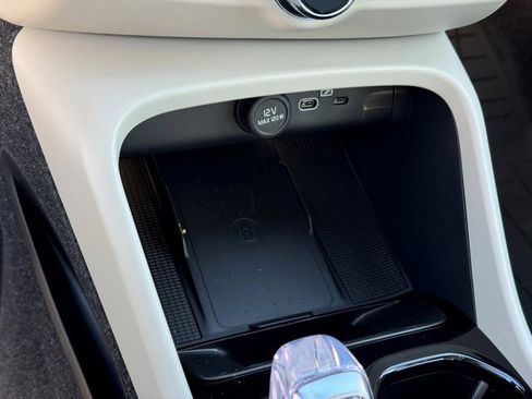 New 2026 Volvo XC40 B5 Plus w/ Protection Package Premier image 24