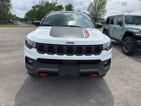 Used 2025 Jeep Compass Trailhawk image 5