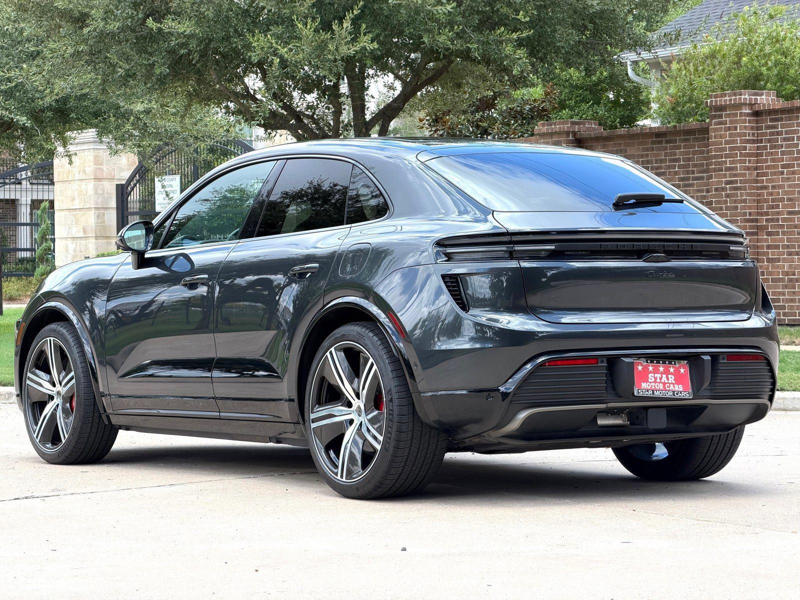 Used 2024 Porsche Macan Turbo Electric AWD/4WD image 15