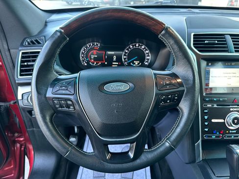 Used 2018 Ford Explorer Platinum image 43