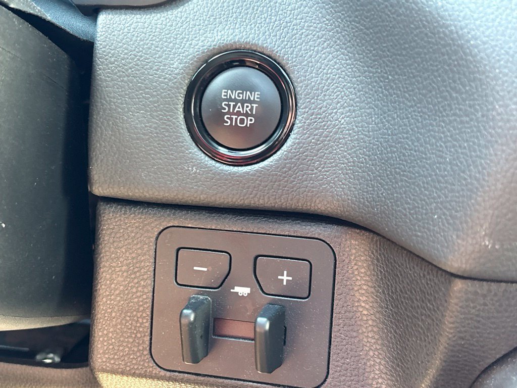 Used 2025 Toyota Tundra Limited AWD/4WD image 20
