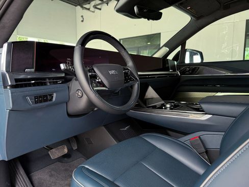 Used 2025 Cadillac Escalade IQ Sport 2 AWD/4WD image 33