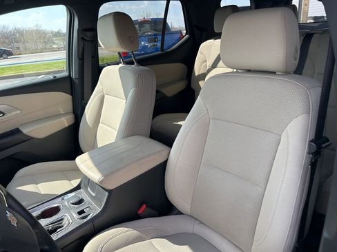 Used 2023 Chevrolet Traverse LS image 16