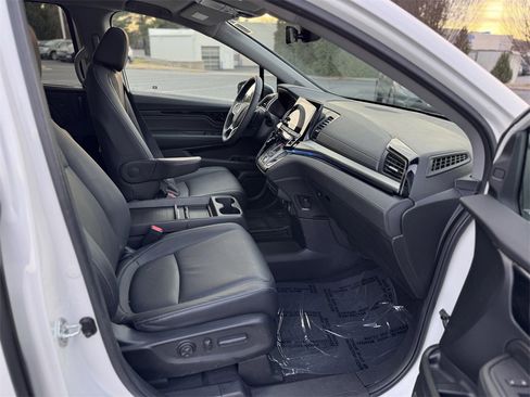 Certified 2024 Honda Odyssey Touring image 18