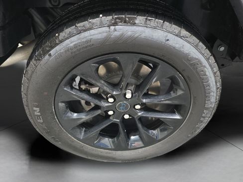 Used 2025 Jeep Wrangler Unlimited Sahara AWD/4WD image 24
