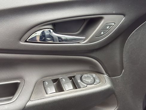 Used 2022 Chevrolet Equinox RS w/ RS Leather Package image 11