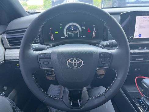 Used 2025 Toyota Camry SE w/ Convenience Package FWD image 18