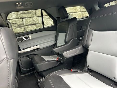 Used 2023 Ford Explorer XLT w/ Equipment Group 202A image 9
