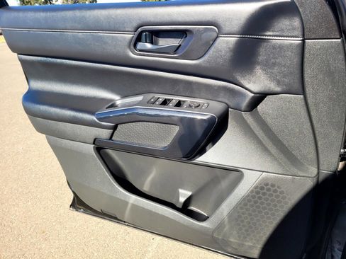 Used 2023 Nissan Pathfinder SV FWD image 23