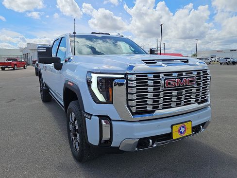 New 2026 GMC Sierra 2500 Denali w/ Denali Reserve Package image 7