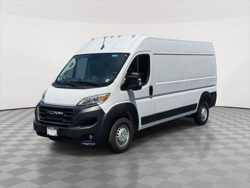Used 2026 RAM ProMaster 2500 w/ Convenience Group FWD image 3