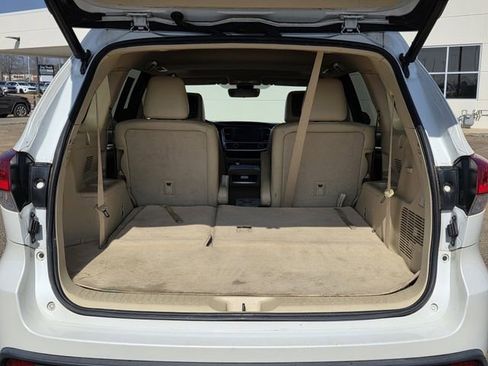 Used 2017 Toyota Highlander XLE image 32
