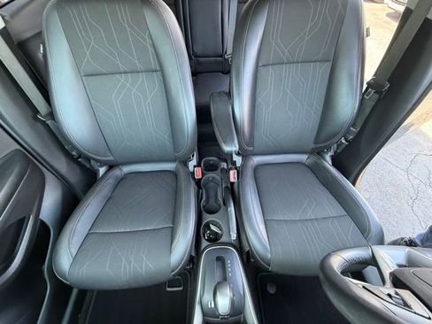 Used 2022 Chevrolet Trax LT w/ LT Convenience Package AWD/4WD image 18
