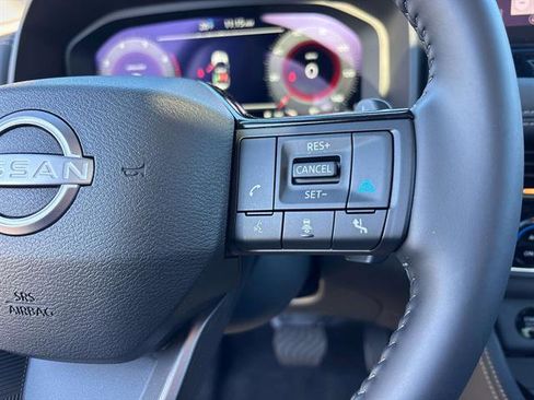 Used 2025 Nissan Rogue Platinum w/ Tech Package image 20