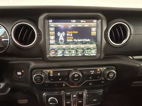 Used 2023 Jeep Wrangler Unlimited Sahara w/ Cold Weather Group AWD/4WD image 24