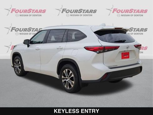 Used 2023 Toyota Highlander XLE FWD image 7