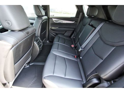 New 2025 Cadillac XT5 Luxury image 7