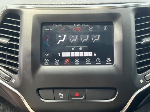 Used 2020 Jeep Cherokee Latitude Plus w/ Cold Weather Group AWD/4WD image 11