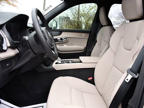 New 2026 Volvo XC90 B6 Plus w/ Protection Package Premier image 14